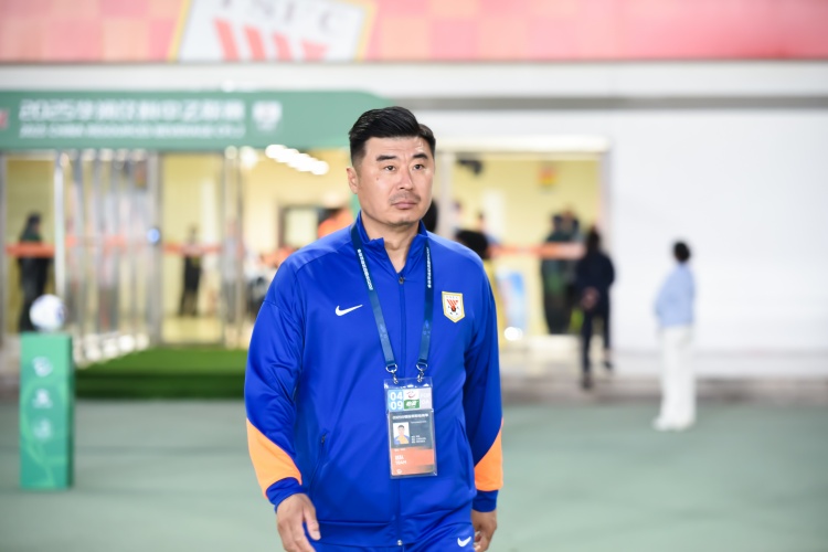 乐鱼电竞-记者：泰山队需要给韩鹏足够的耐心，另外就是肯定要用年轻人
