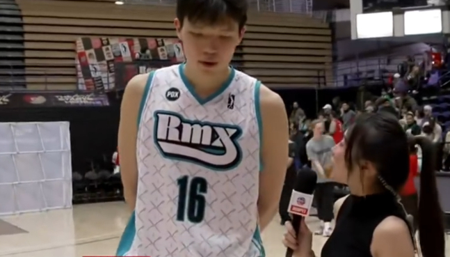 乐鱼电竞-杨瀚森：和混音队友开玩笑说让我当控卫 半个NBA赛季在摸爬滚打|杨翰森|波特兰开拓者队|篮板|开拓者|联盟_新浪体育_新浪新闻