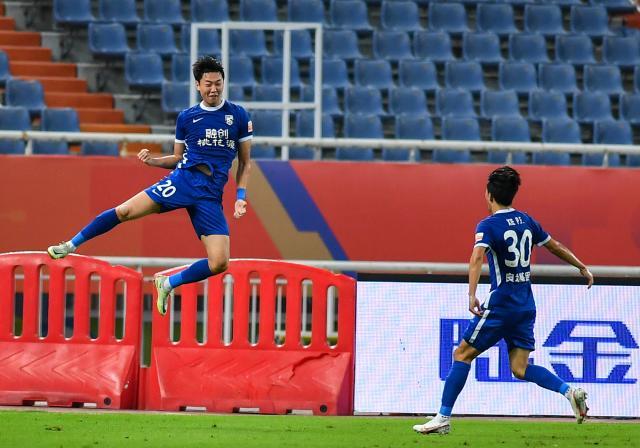 乐鱼体育-高准翼反戈战斩获三镇首球不窃喜：双方踢得都很好